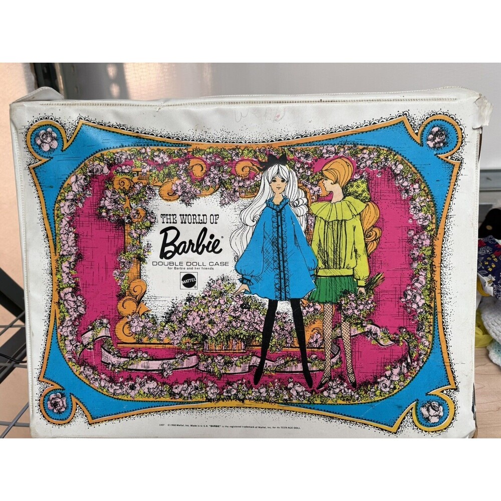 Barbie The World of Barbie Double Doll Case 1968. Vintage